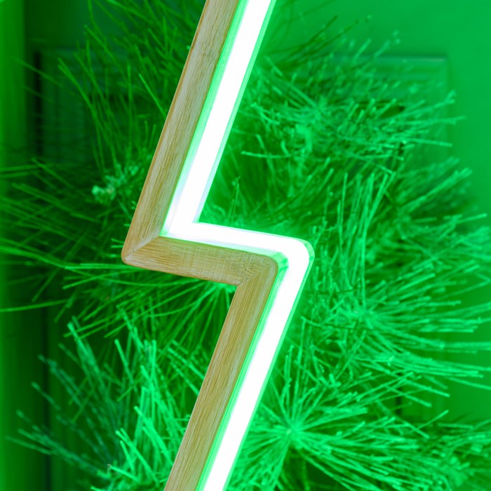 Albero di Natale con base in legno sbiancato – 145 cm – led RGB e Bianco Caldo