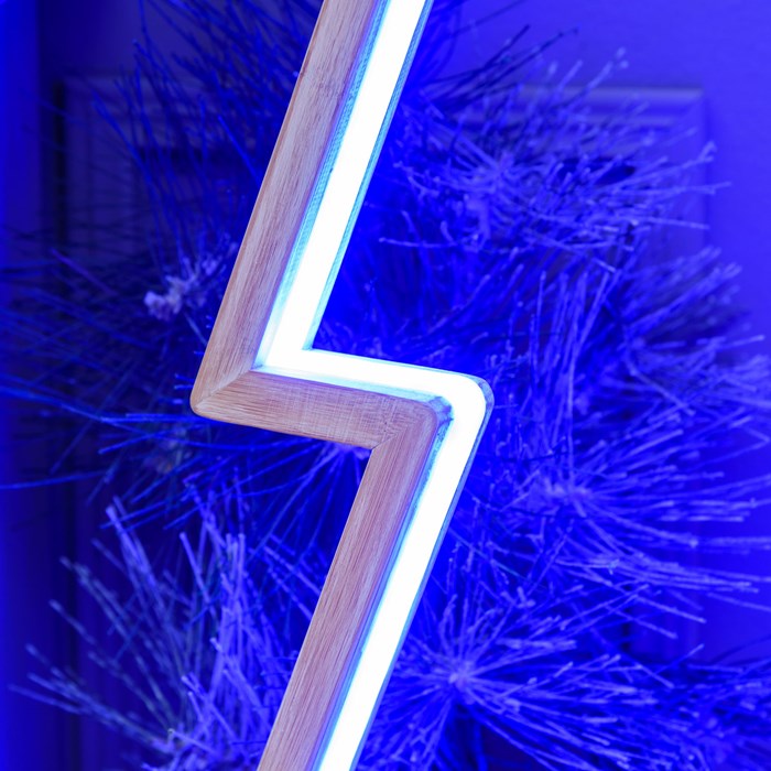 Albero di Natale con base in legno sbiancato – 145 cm – led RGB e Bianco Caldo
