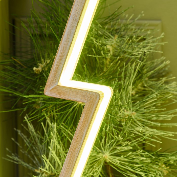 Albero di Natale con base in legno sbiancato – 145 cm – led RGB e Bianco Caldo